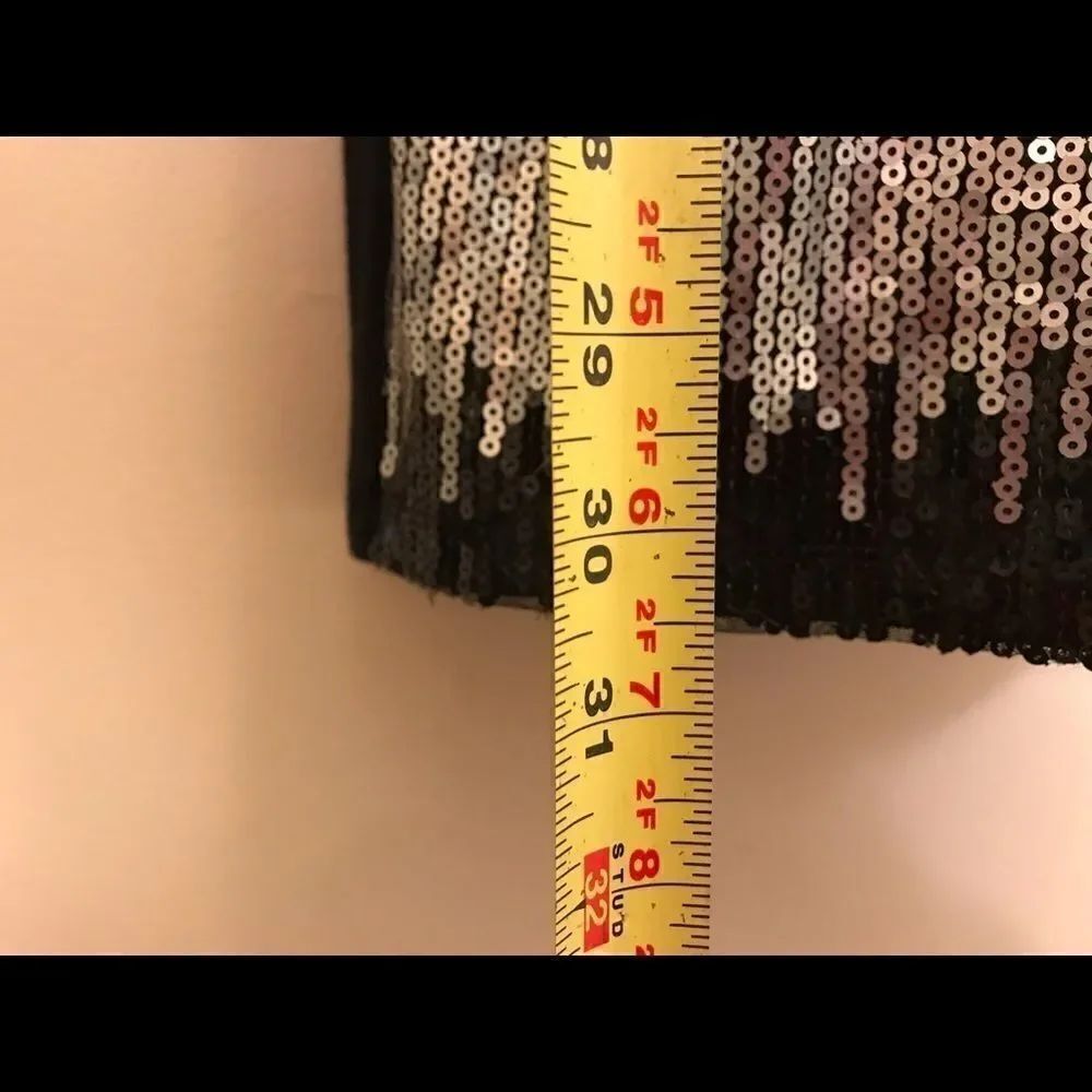 XS Lots of Love Sequined Form Fitting Dress! - Picture 6 of 9